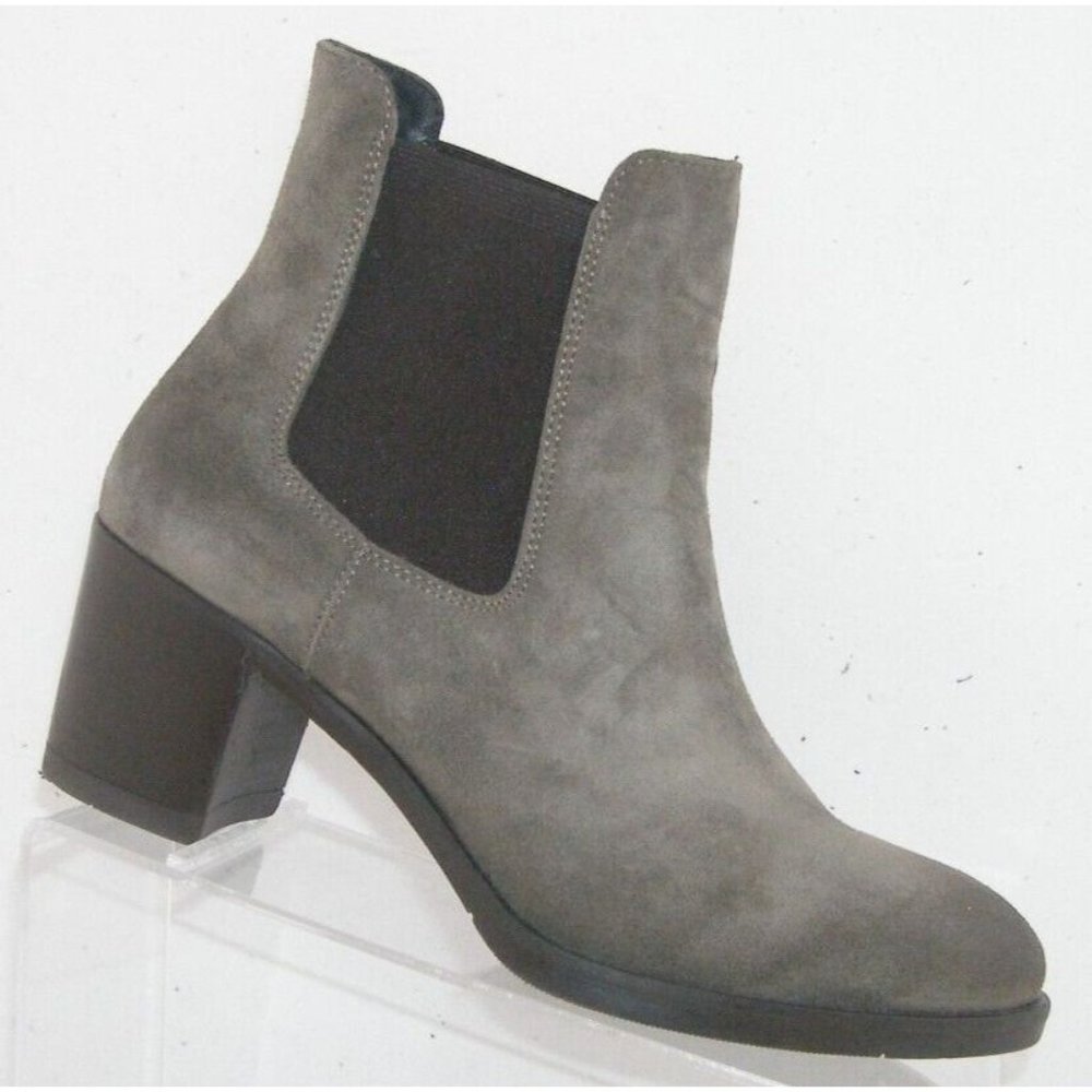 Boemos taupe suede almond toe pull ankle bootie heels 8 38 9075